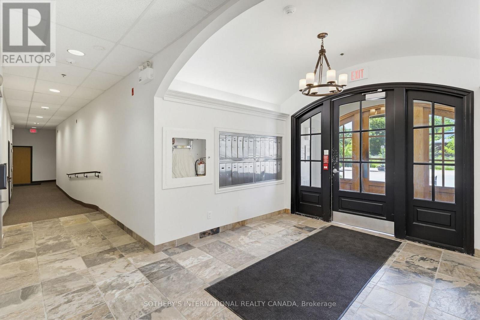 203 - 459 Kerr Street, Oakville, Ontario  L6K 3C2 - Photo 3 - W13233778