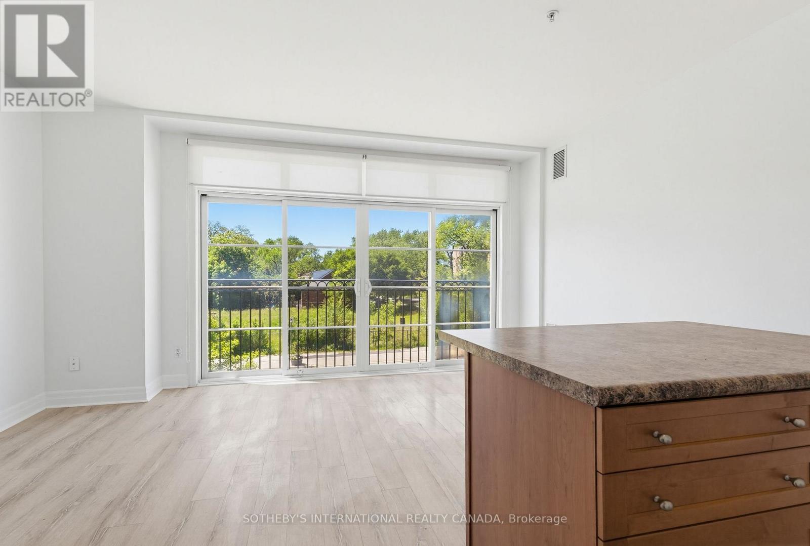 203 - 459 Kerr Street, Oakville, Ontario  L6K 3C2 - Photo 6 - W13233778