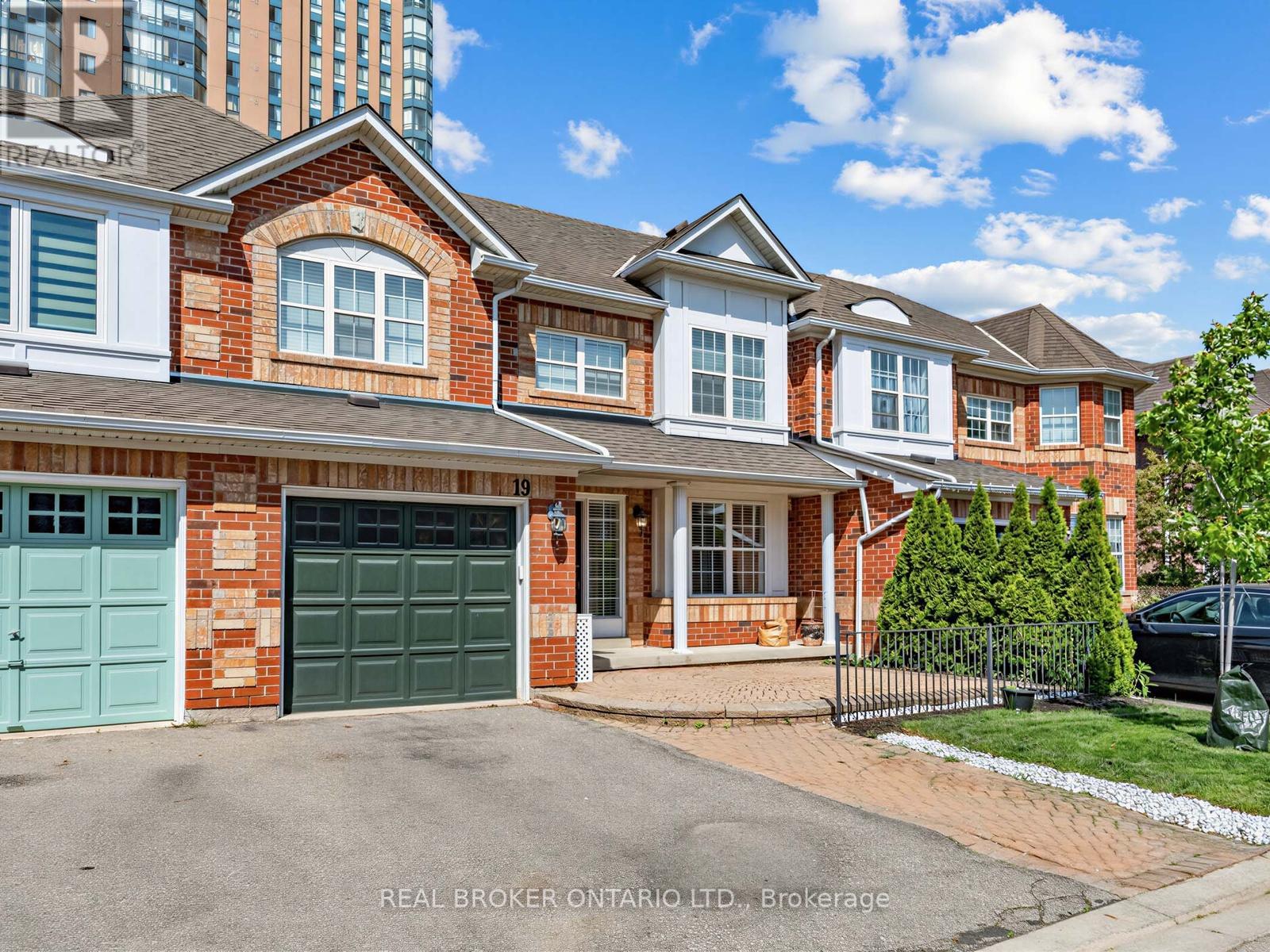 19 - 199 HILLCREST AVENUE, Mississauga, Ontario