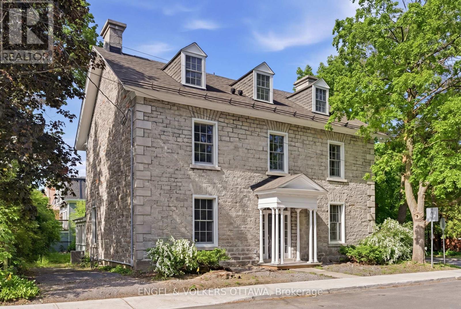 35 MACKAY STREET, Ottawa, Ontario