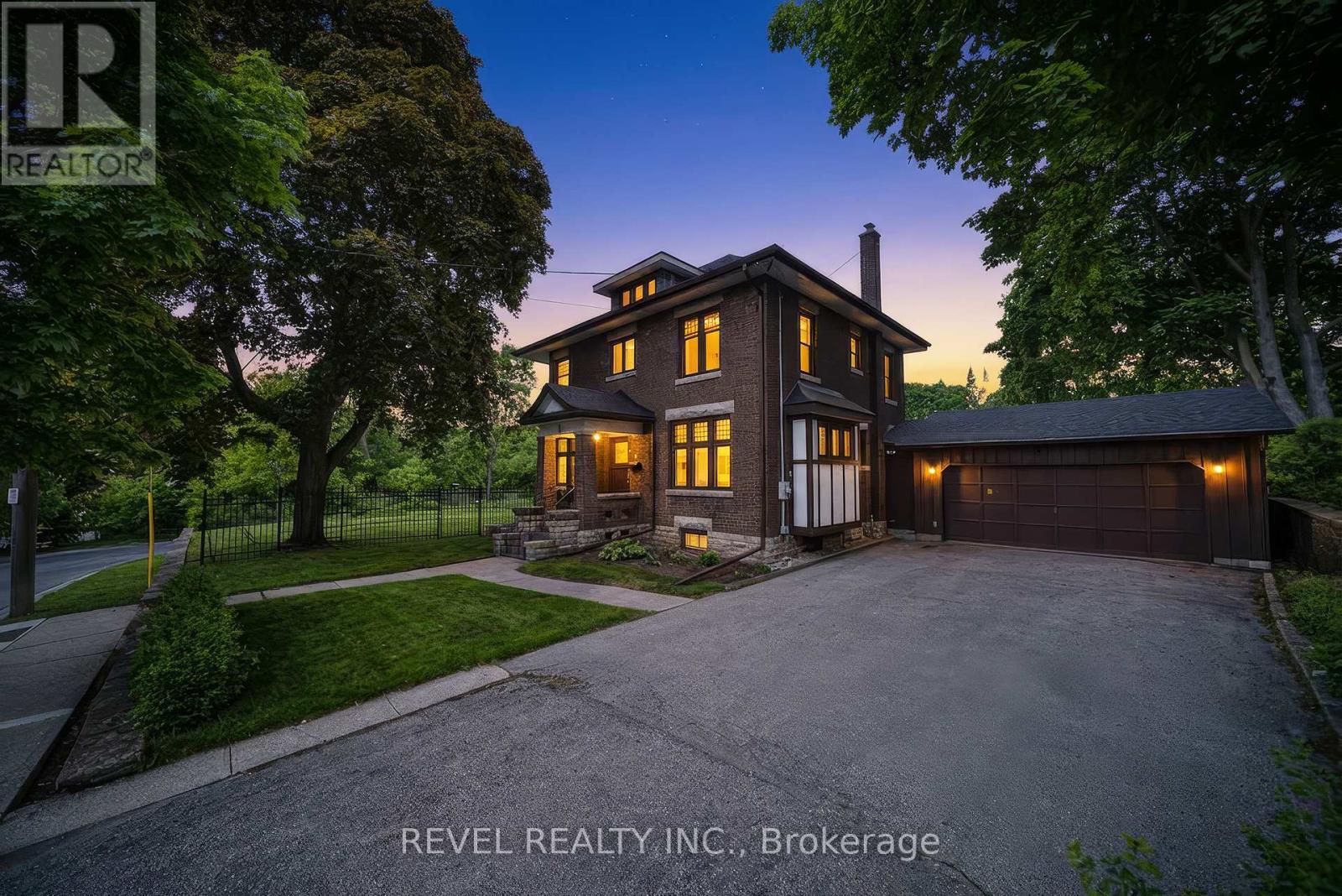 8 ABIGAIL AVENUE, Brantford, Ontario