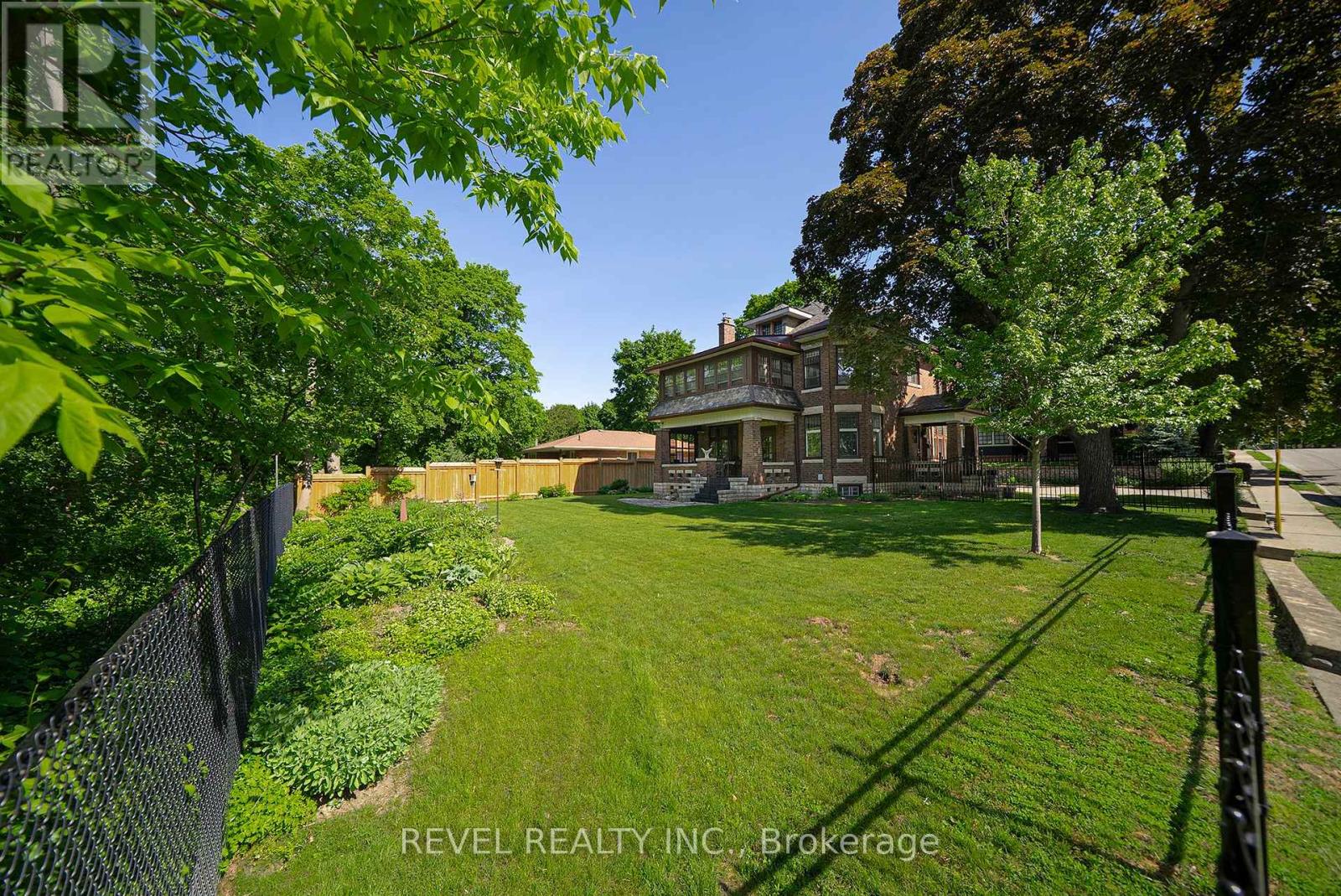 8 Abigail Avenue, Brantford, Ontario  N3R 4R7 - Photo 5 - X13233776
