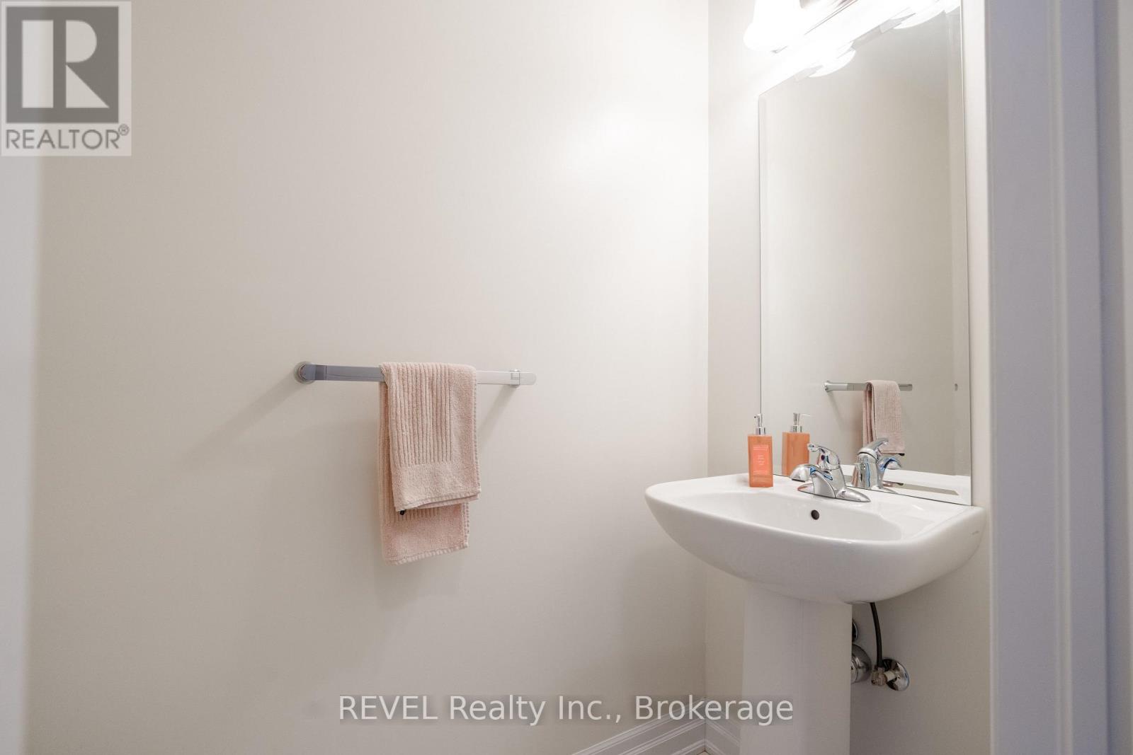 54 Dominion Crescent, Niagara-On-The-Lake, Ontario  L0S 1J1 - Photo 6 - X13234064