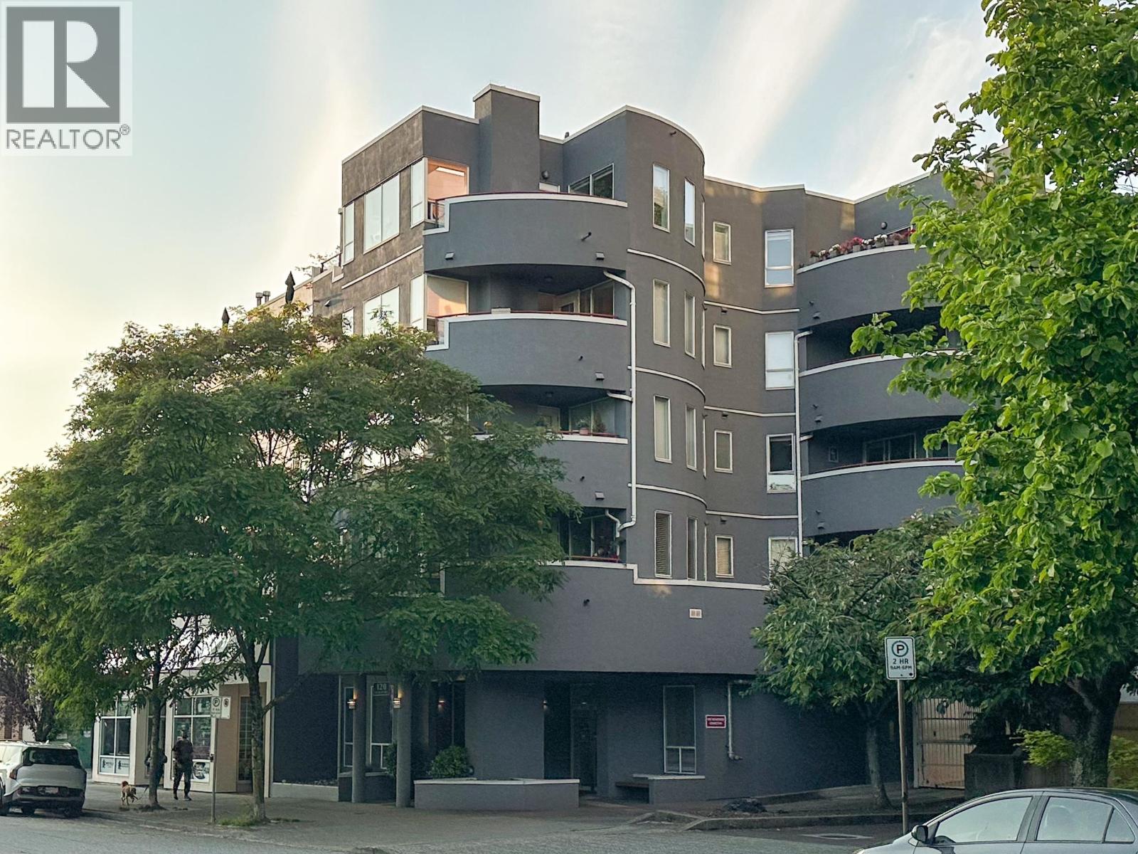 120 E 2ND STREET, North Vancouver, British Columbia