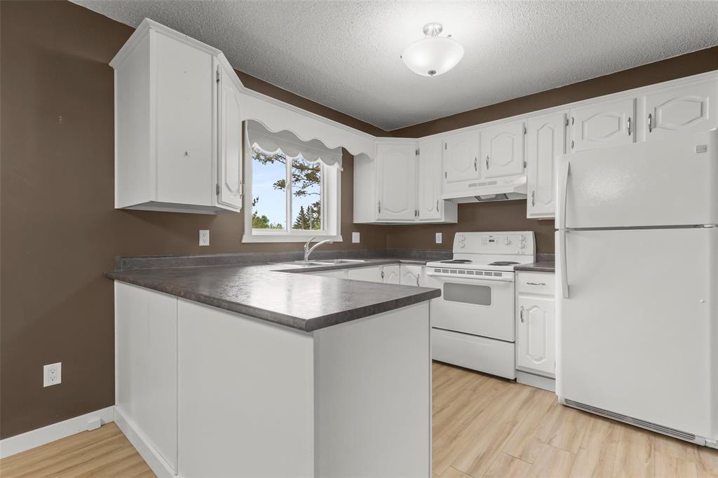 159 Third Avenue N, Blumenort, Manitoba  R0A 0C0 - Photo 2 - 202612469