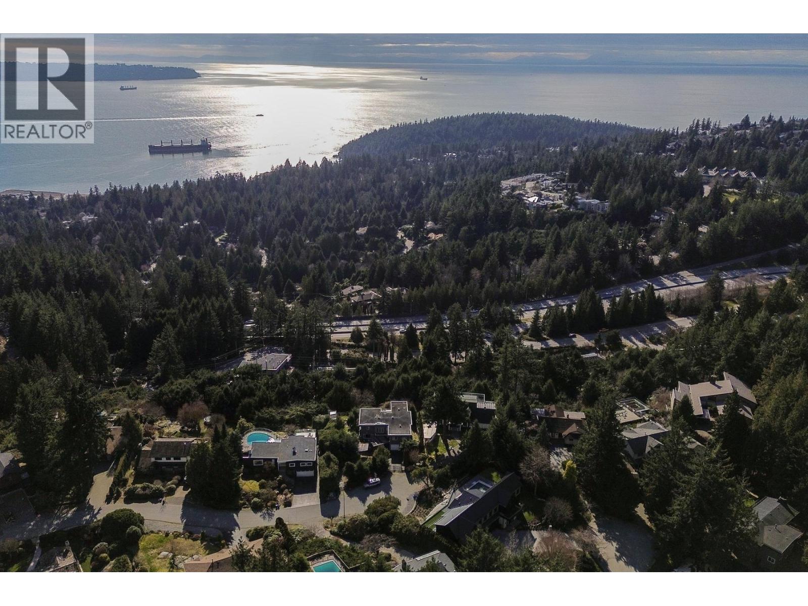 4582 WOODGREEN COURT, West Vancouver, British Columbia
