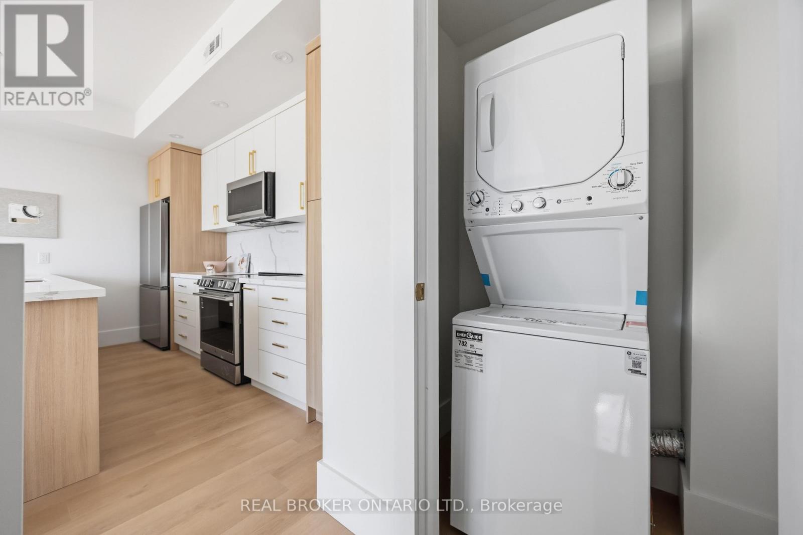 B - 102 Boultbee Avenue, Toronto, Ontario  M4J 1B3 - Photo 8 - E13233966