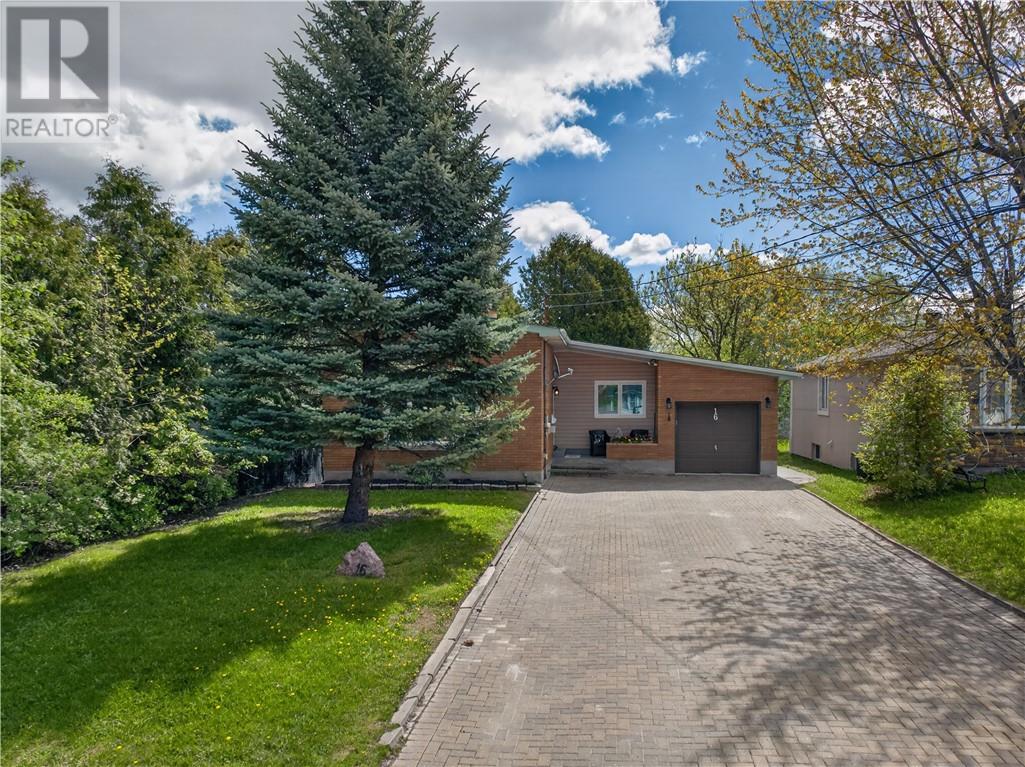 16 Clairmont Street, Sudbury, Ontario  P3B 3S5 - Photo 2 - 2127773