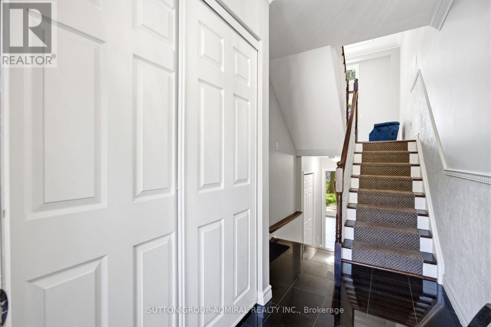 37 Old Firehall Lane, Vaughan, Ontario  L4L 8W3 - Photo 4 - N13233954