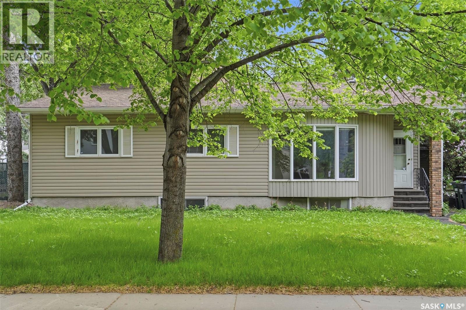 302 Mckinnon Avenue S, Saskatoon, Saskatchewan  S7N 1J5 - Photo 1 - SK037895