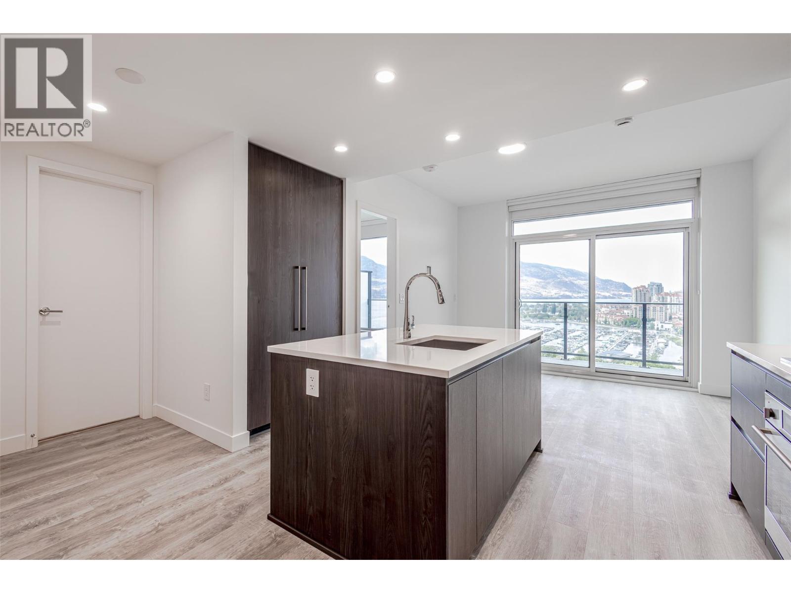238 Leon Avenue Unit# 1401, Kelowna, British Columbia  V1Y 0N6 - Photo 5 - 10389970