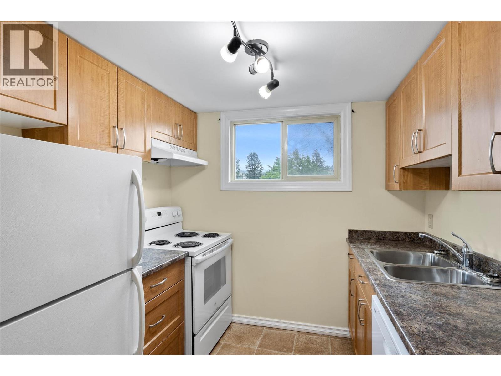 1750 Summit Drive Unit# 38, Kamloops, British Columbia  V2E 1Y1 - Photo 5 - 10389390