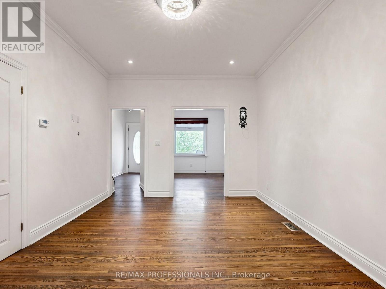 14 Bradley Avenue, Toronto, Ontario  M6S 2N1 - Photo 10 - W13233928