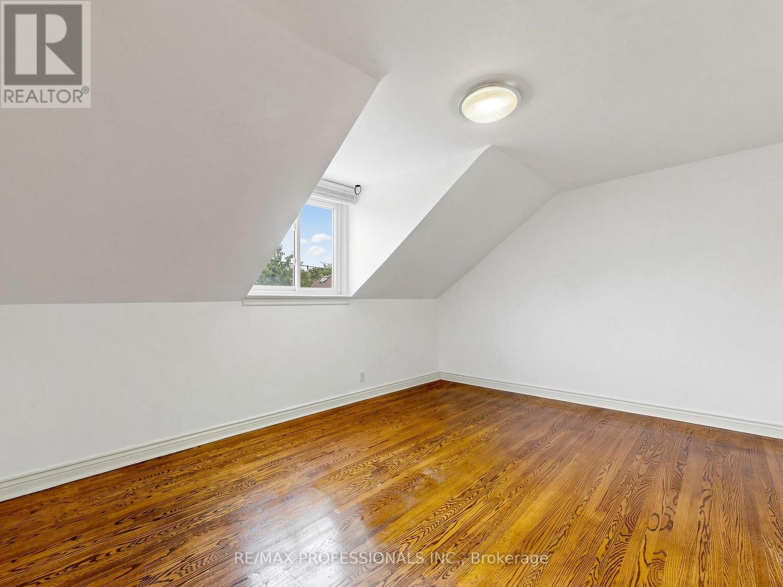 14 Bradley Avenue, Toronto, Ontario  M6S 2N1 - Photo 17 - W13233928