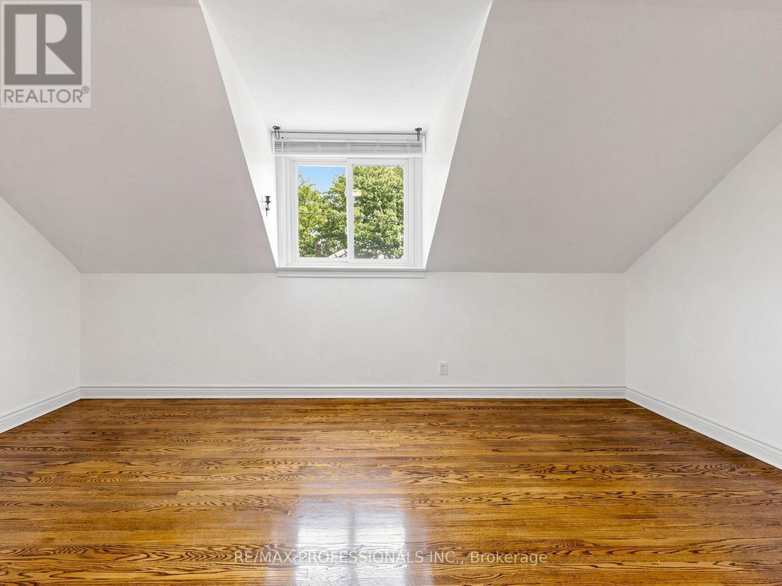 14 Bradley Avenue, Toronto, Ontario  M6S 2N1 - Photo 18 - W13233928