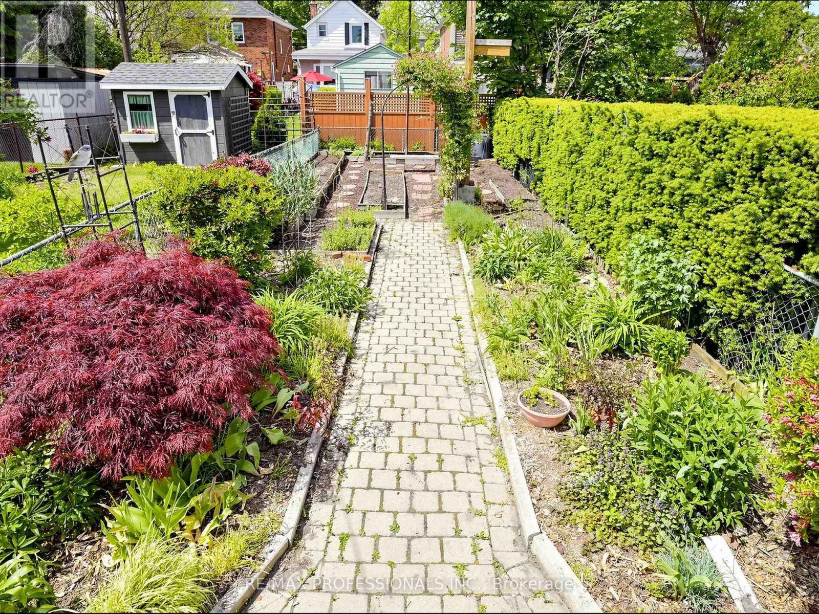 14 Bradley Avenue, Toronto, Ontario  M6S 2N1 - Photo 33 - W13233928