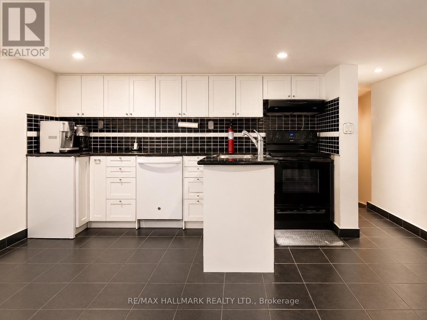 100 Ascot Avenue, Toronto, Ontario  M6E 1E9 - Photo 39 - W13233986