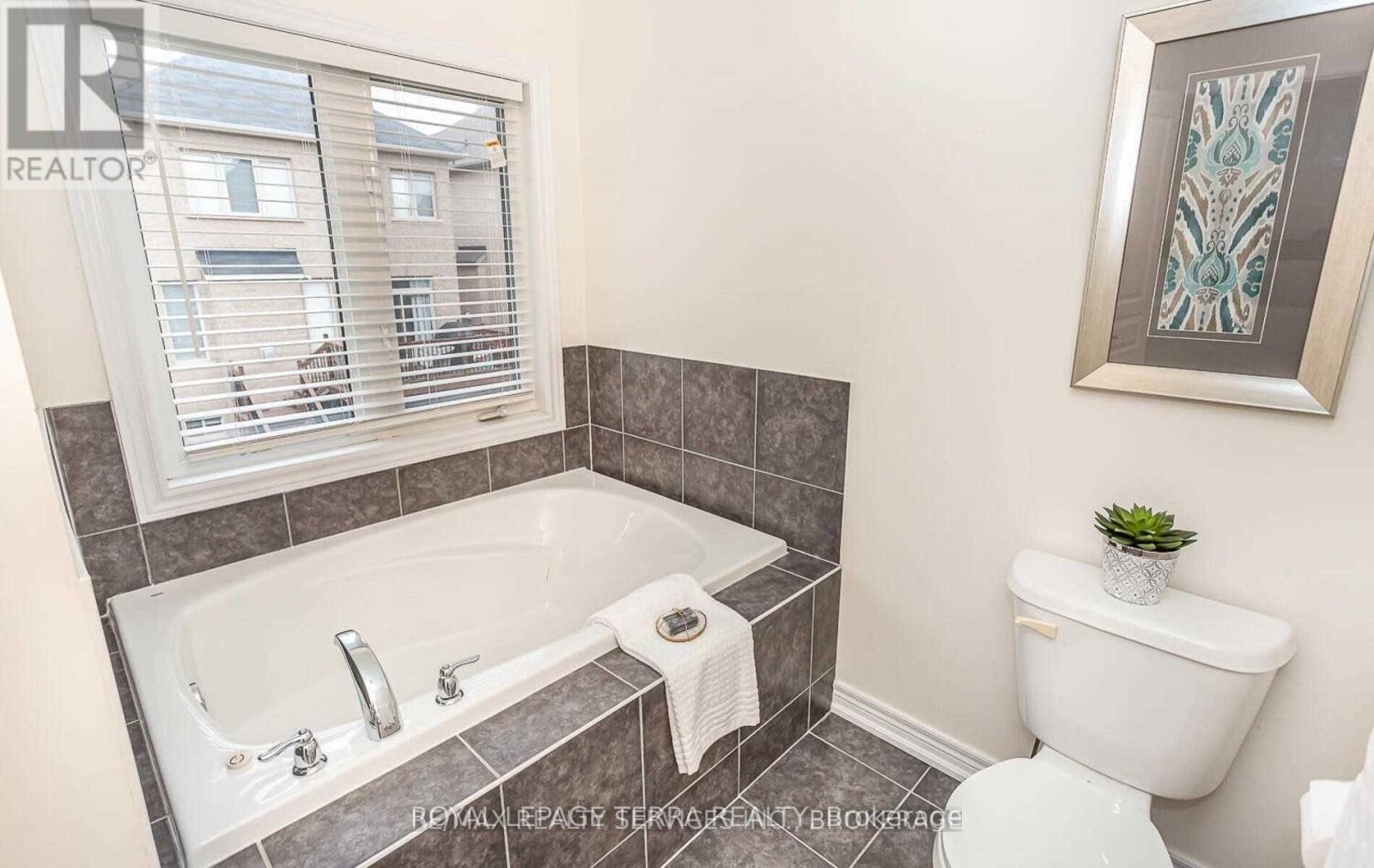 9 Chesterwood Crescent, Brampton, Ontario  L6Y 0Z3 - Photo 11 - W13233996