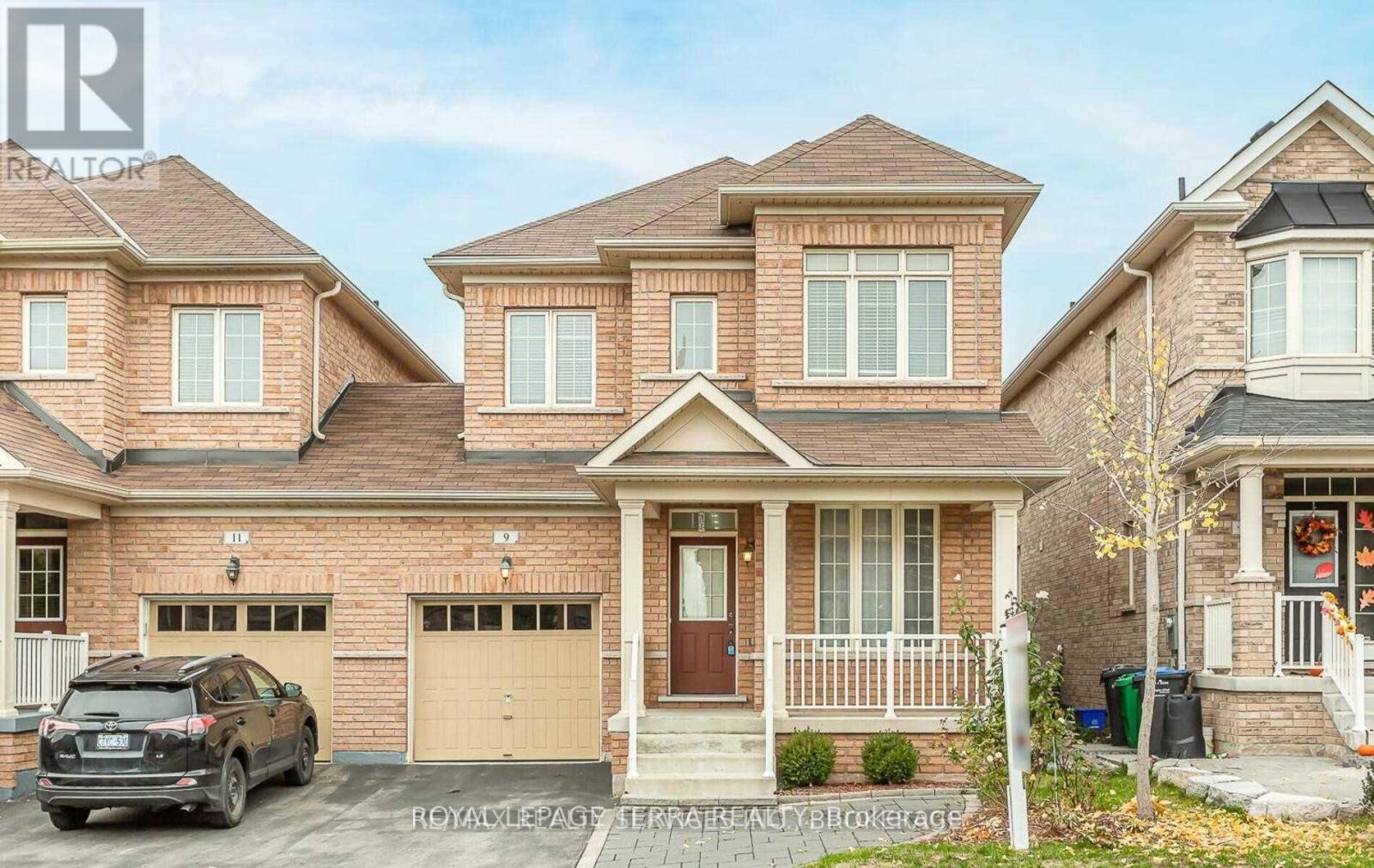 9 Chesterwood Crescent, Brampton, Ontario  L6Y 0Z3 - Photo 2 - W13233996