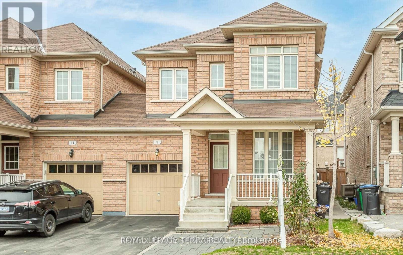 9 Chesterwood Crescent, Brampton, Ontario  L6Y 0Z3 - Photo 3 - W13233996