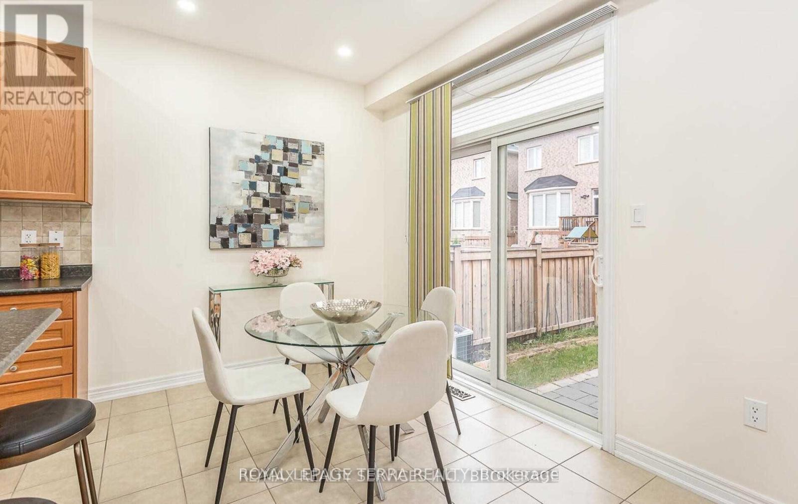 9 Chesterwood Crescent, Brampton, Ontario  L6Y 0Z3 - Photo 7 - W13233996