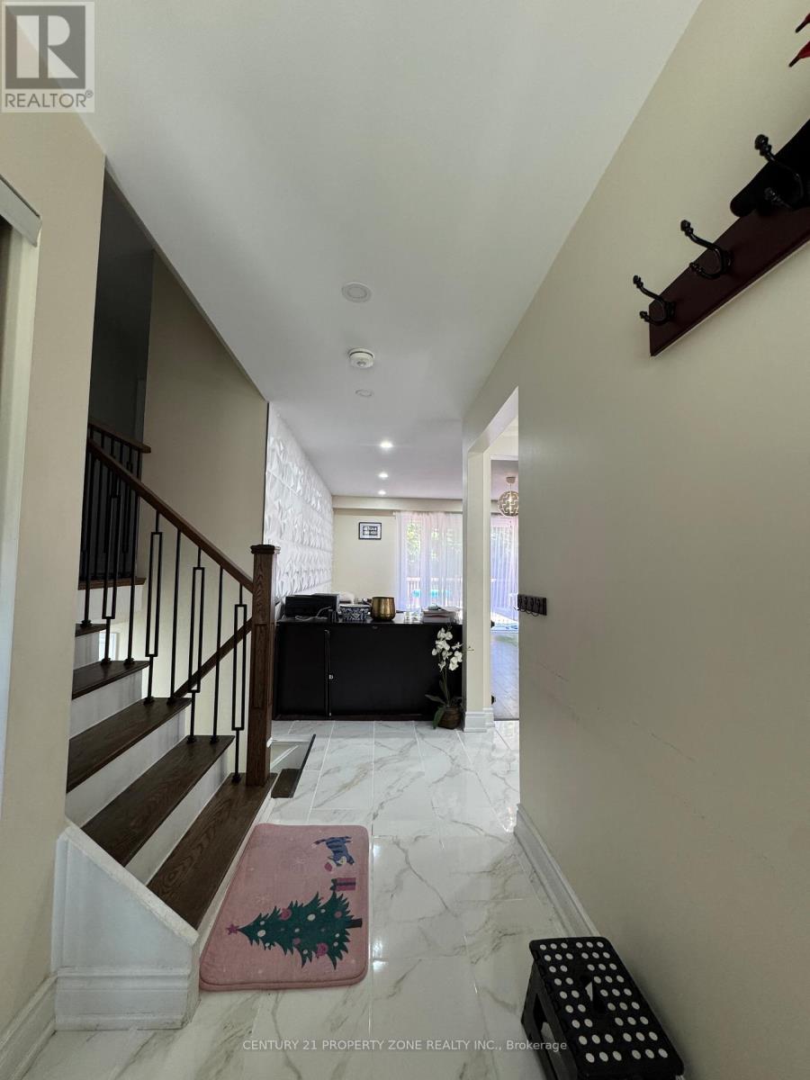33 Flowertown Avenue, Brampton, Ontario  L6X 2K4 - Photo 10 - W13234030