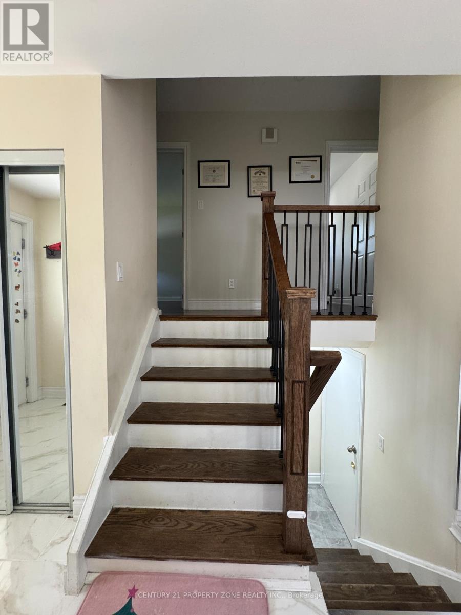33 Flowertown Avenue, Brampton, Ontario  L6X 2K4 - Photo 13 - W13234030