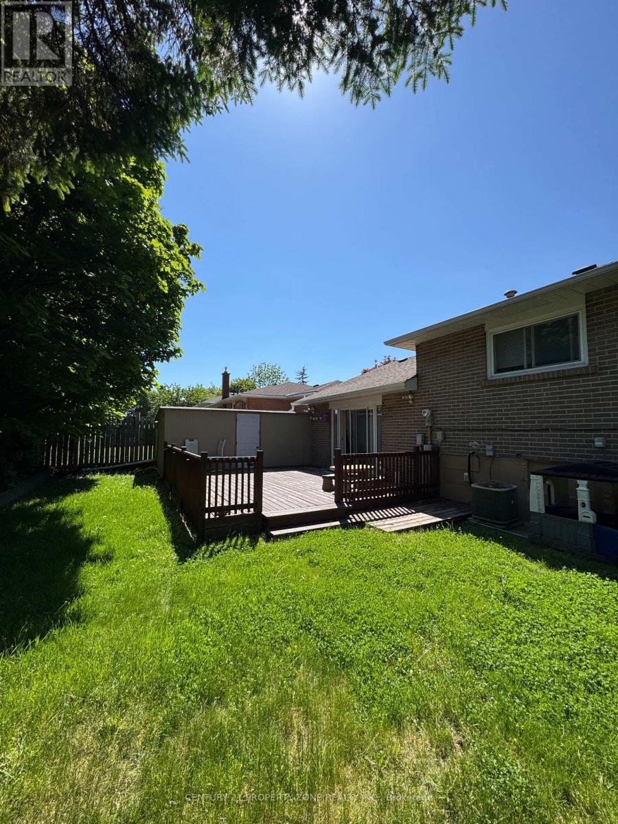 33 Flowertown Avenue, Brampton, Ontario  L6X 2K4 - Photo 4 - W13234030