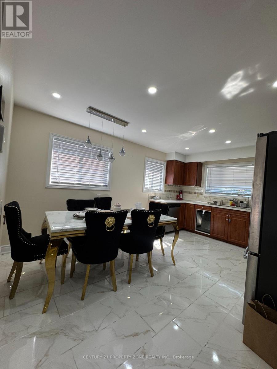 33 Flowertown Avenue, Brampton, Ontario  L6X 2K4 - Photo 7 - W13234030