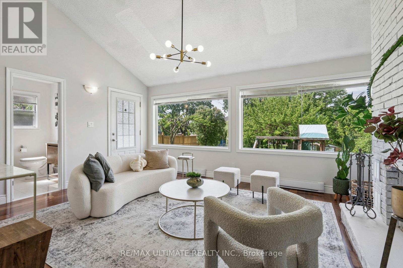 Main - 34 Compton Crescent, Toronto, Ontario  M3M 2C2 - Photo 10 - W13234076