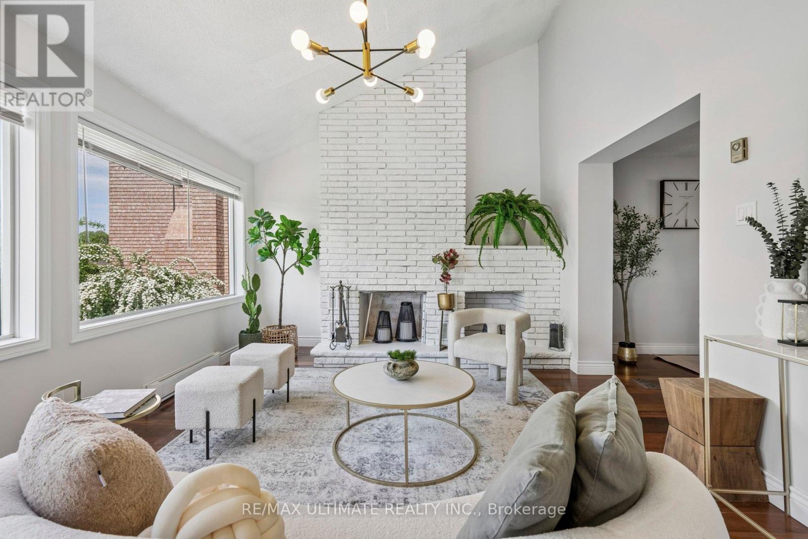 Main - 34 Compton Crescent, Toronto, Ontario  M3M 2C2 - Photo 12 - W13234076