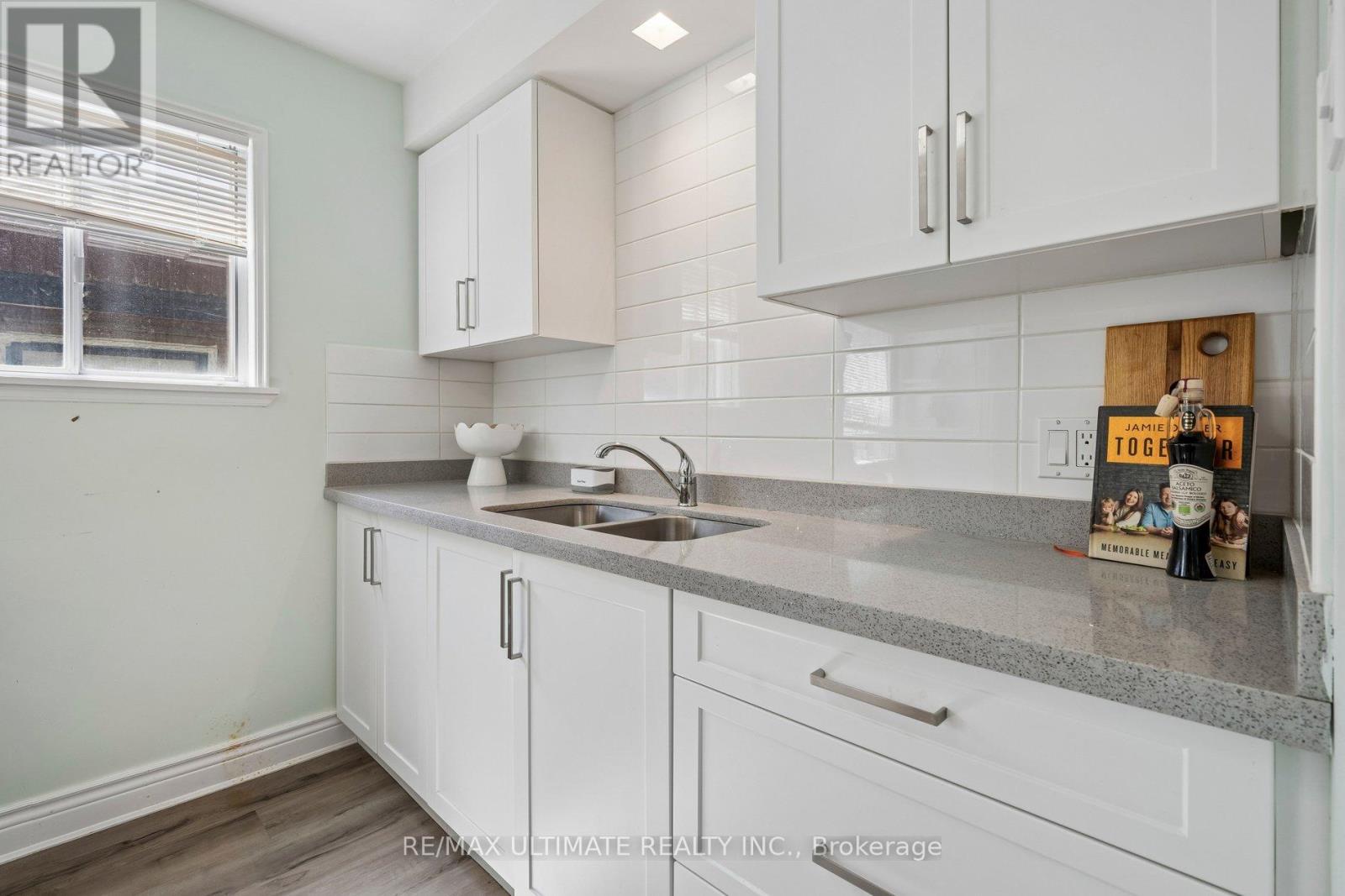Main - 34 Compton Crescent, Toronto, Ontario  M3M 2C2 - Photo 17 - W13234076
