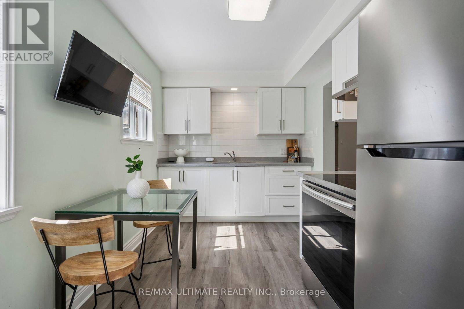 Main - 34 Compton Crescent, Toronto, Ontario  M3M 2C2 - Photo 18 - W13234076