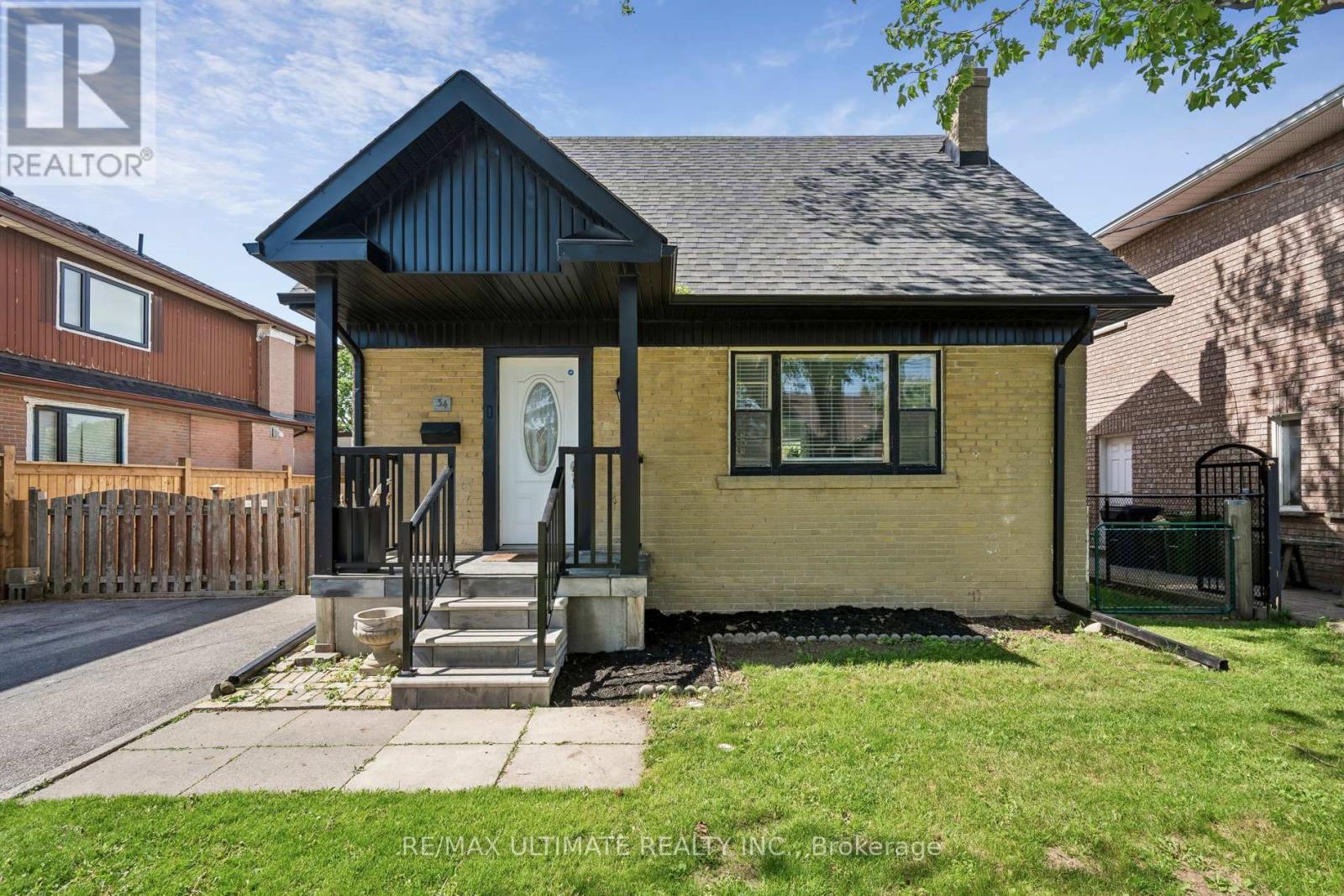 Main - 34 Compton Crescent, Toronto, Ontario  M3M 2C2 - Photo 2 - W13234076