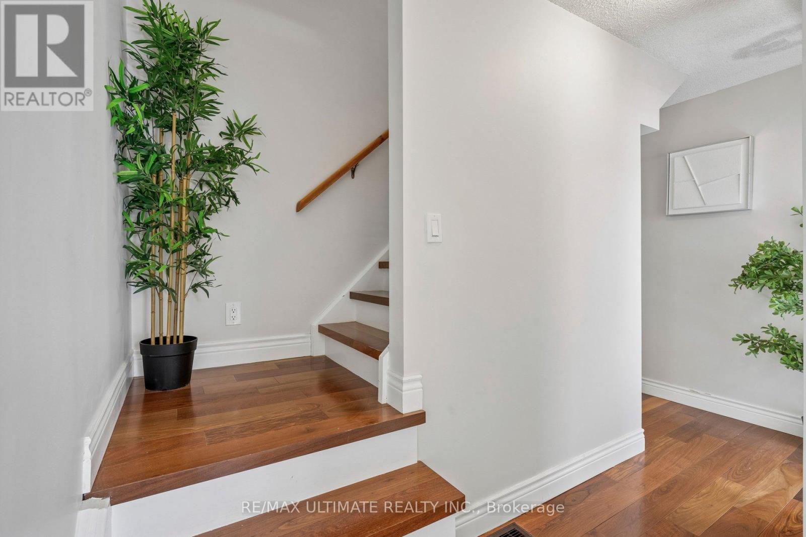 Main - 34 Compton Crescent, Toronto, Ontario  M3M 2C2 - Photo 23 - W13234076