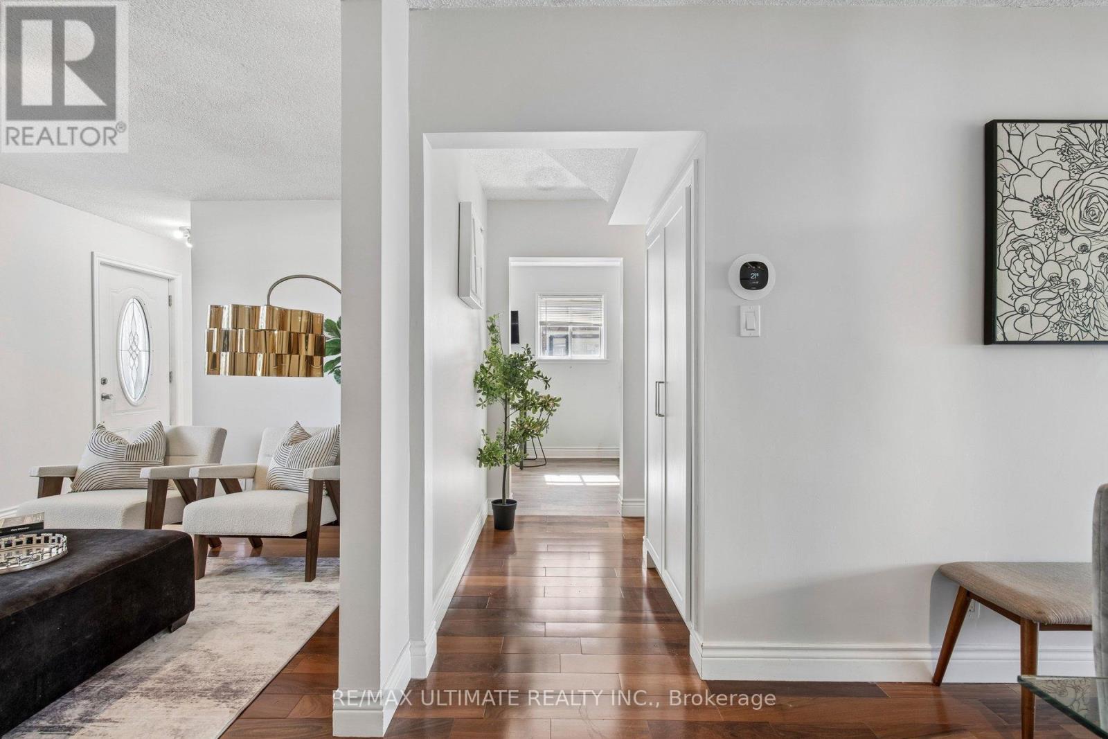Main - 34 Compton Crescent, Toronto, Ontario  M3M 2C2 - Photo 3 - W13234076