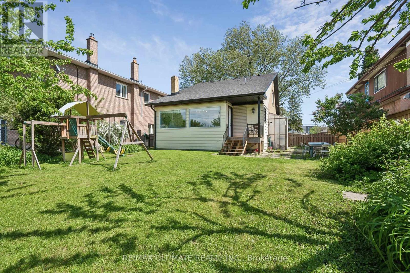 Main - 34 Compton Crescent, Toronto, Ontario  M3M 2C2 - Photo 32 - W13234076