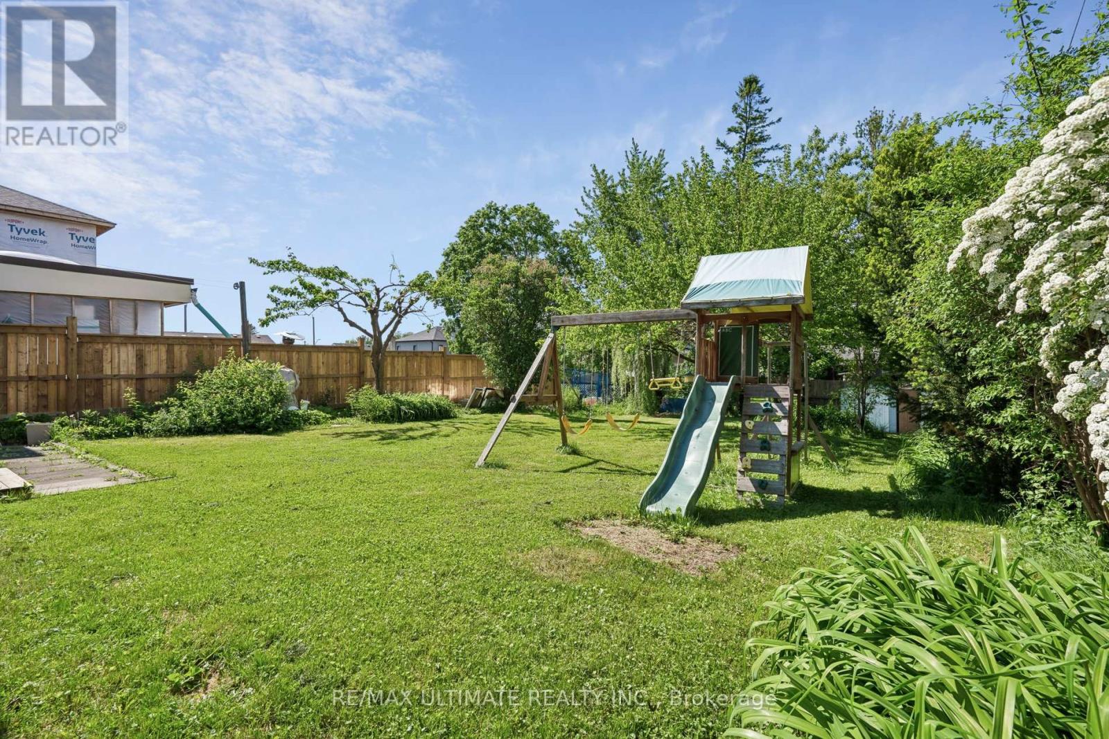 Main - 34 Compton Crescent, Toronto, Ontario  M3M 2C2 - Photo 34 - W13234076