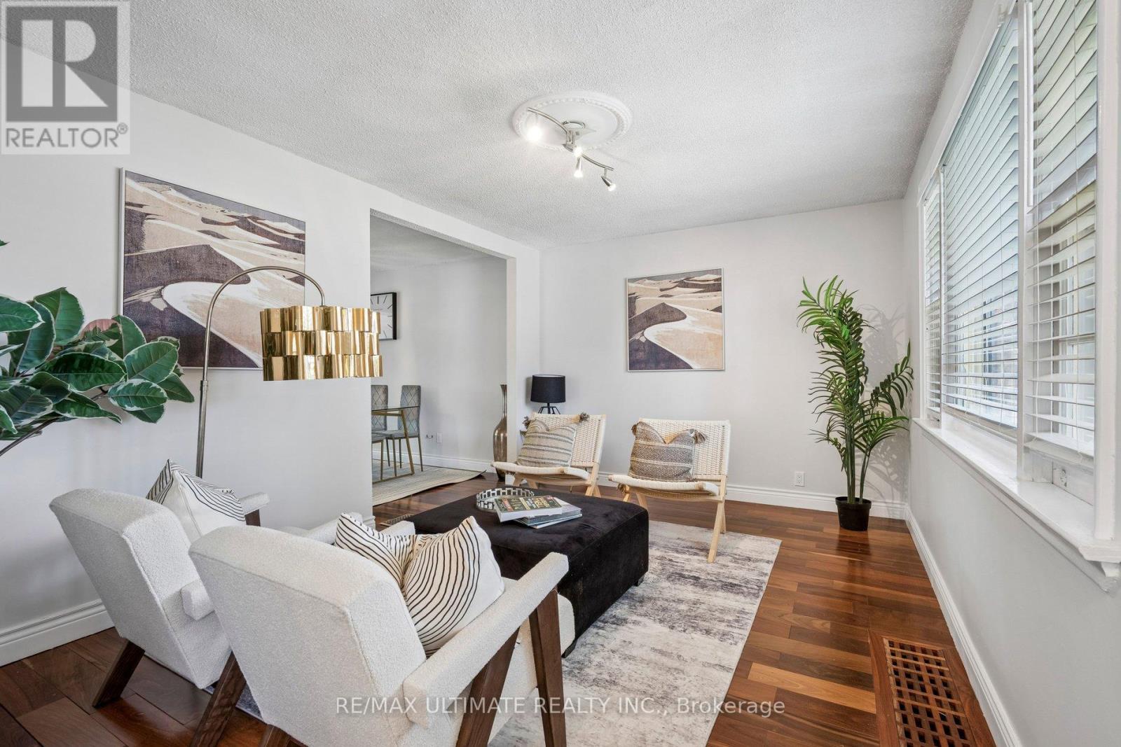 Main - 34 Compton Crescent, Toronto, Ontario  M3M 2C2 - Photo 4 - W13234076