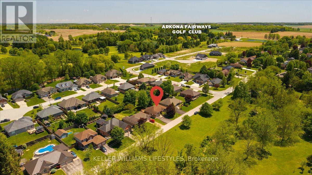 49 Ann Street, Lambton Shores, Ontario  N0M 1B0 - Photo 2 - X13234338