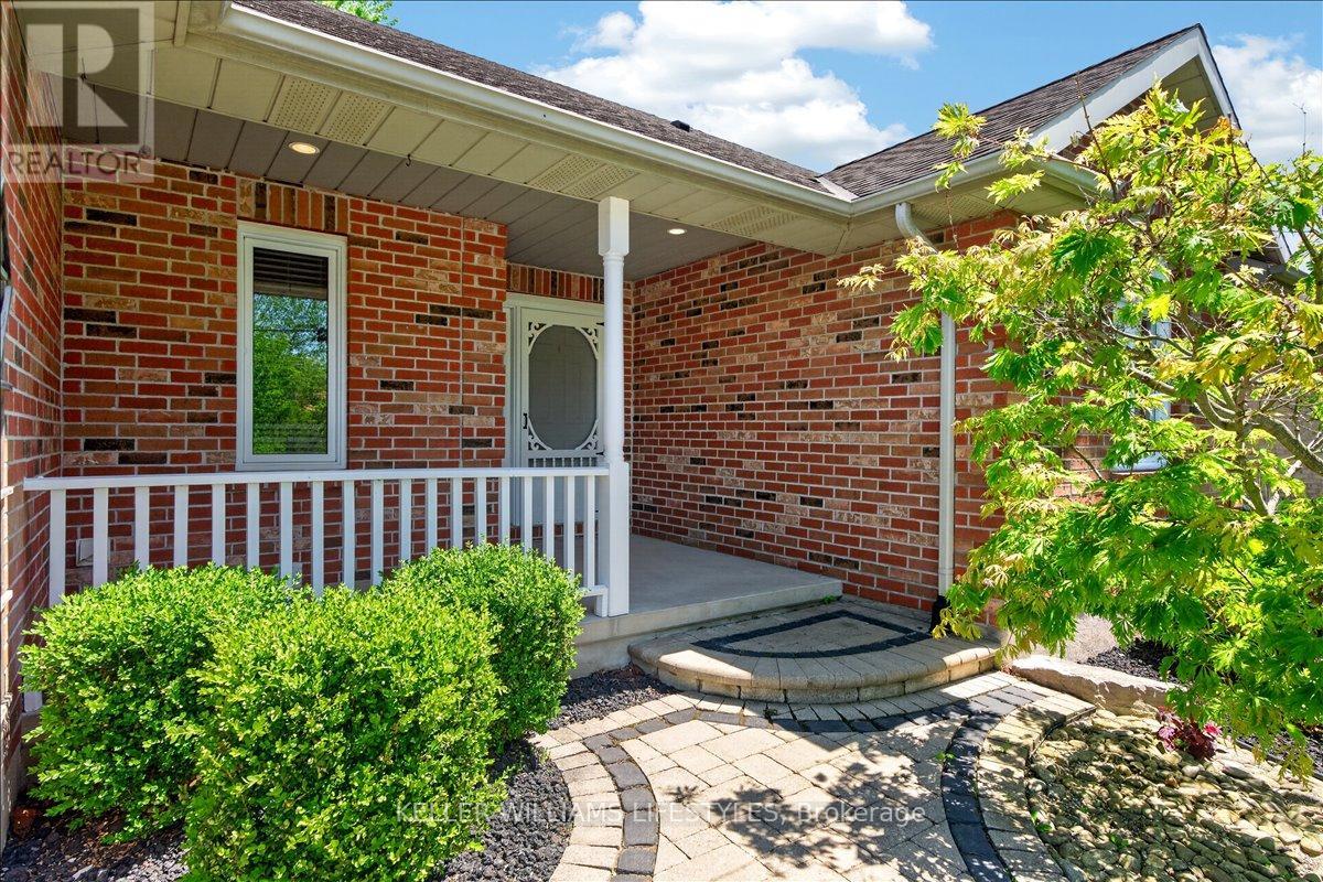 49 Ann Street, Lambton Shores, Ontario  N0M 1B0 - Photo 4 - X13234338