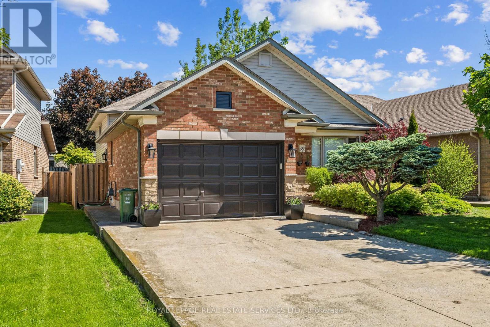 39 Liam Drive, Hamilton, Ontario  L9G 4Y1 - Photo 2 - X13233916