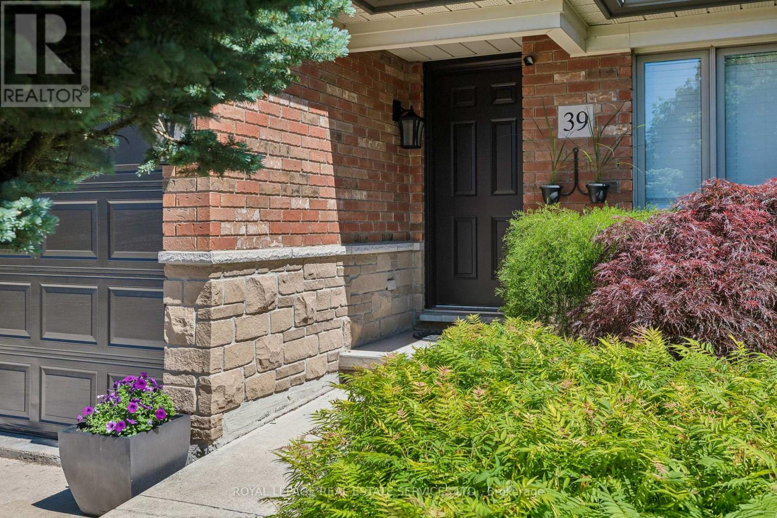 39 Liam Drive, Hamilton, Ontario  L9G 4Y1 - Photo 3 - X13233916