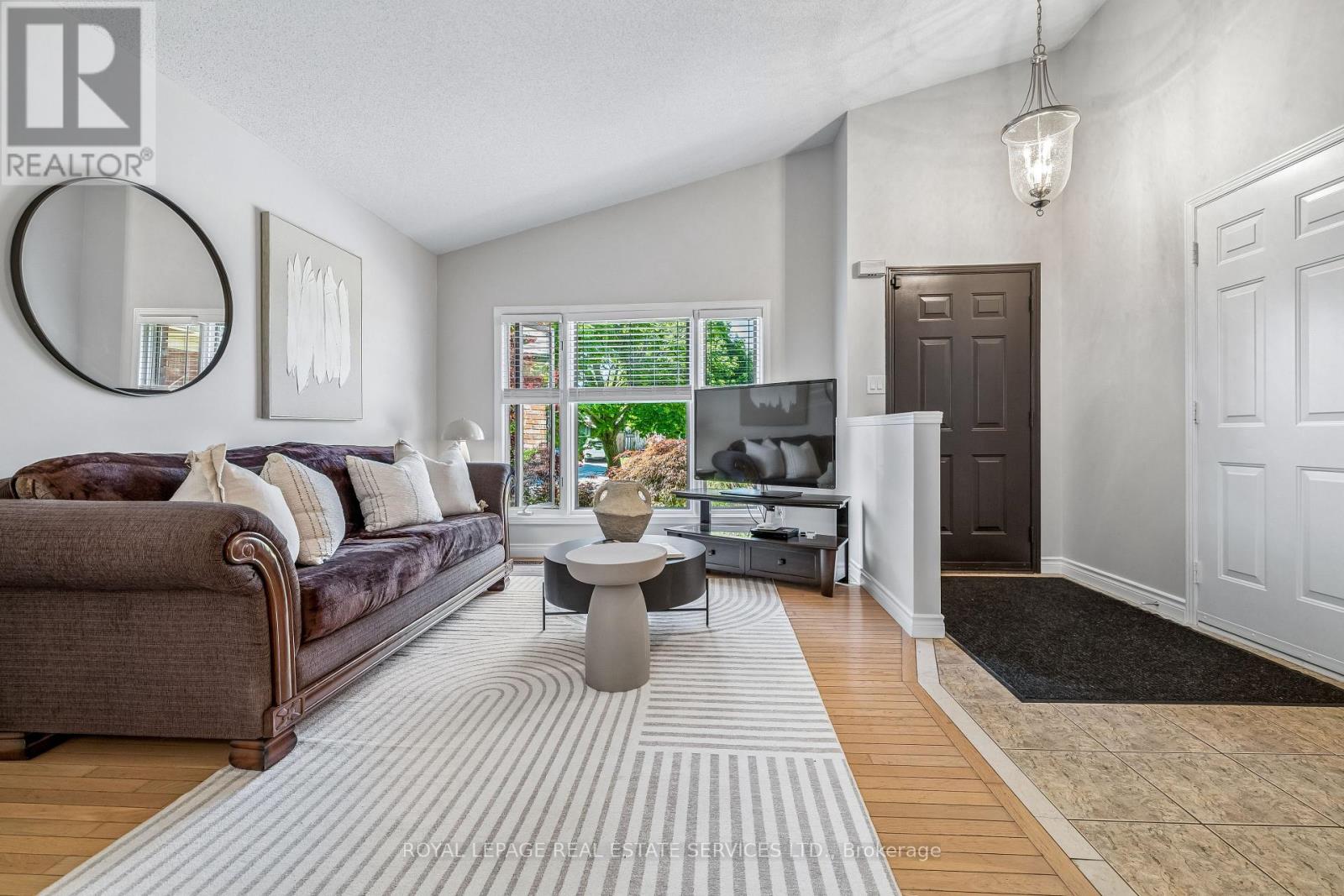 39 Liam Drive, Hamilton, Ontario  L9G 4Y1 - Photo 5 - X13233916