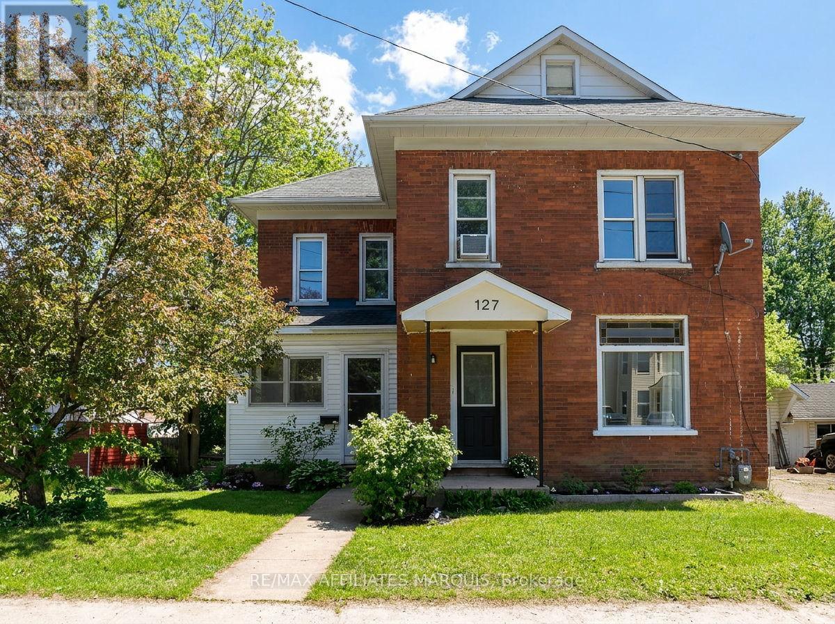 127 BROCKVILLE STREET, Smiths Falls, Ontario