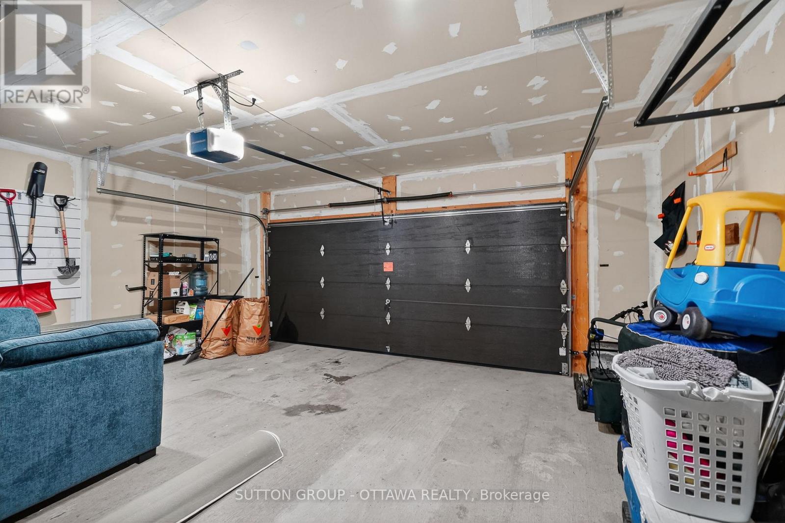 824 Contour Street, Ottawa, Ontario  K1W 1G2 - Photo 24 - X13234392