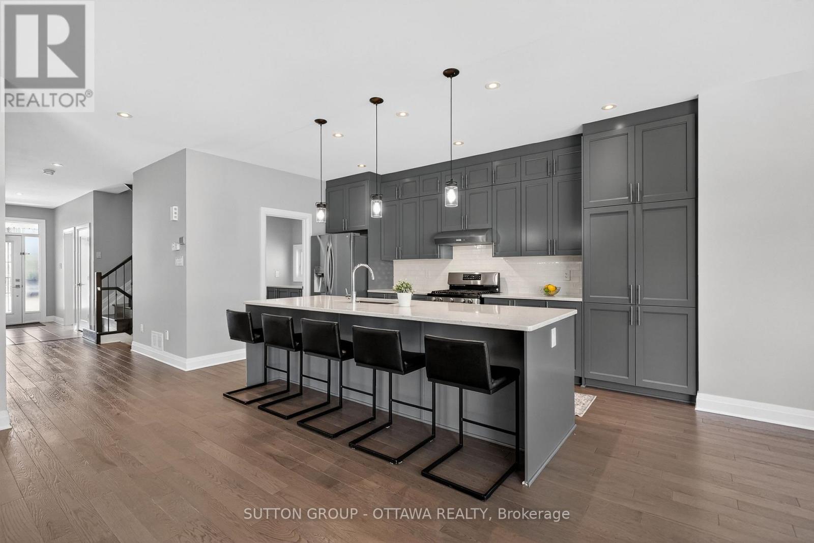 824 Contour Street, Ottawa, Ontario  K1W 1G2 - Photo 4 - X13234392