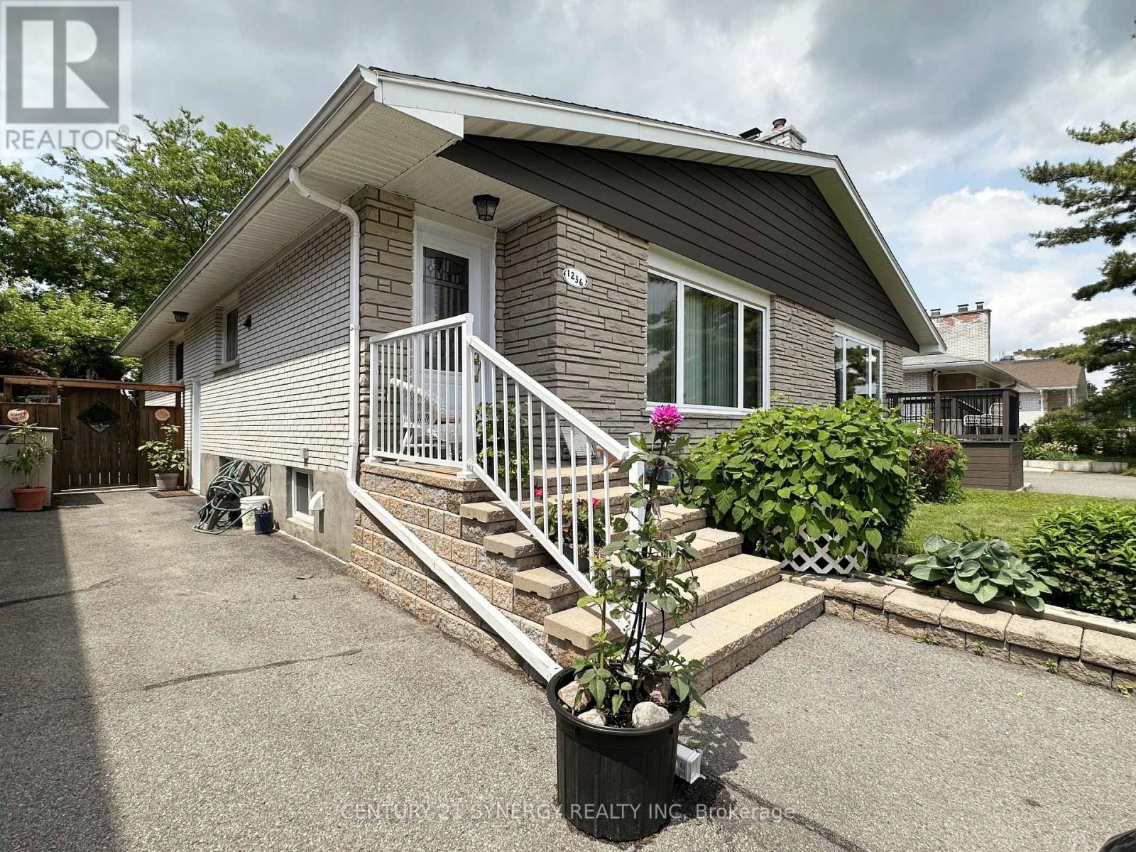 2 - 1236 Clyde Avenue, Ottawa, Ontario  K2C 1Y4 - Photo 2 - X13234454