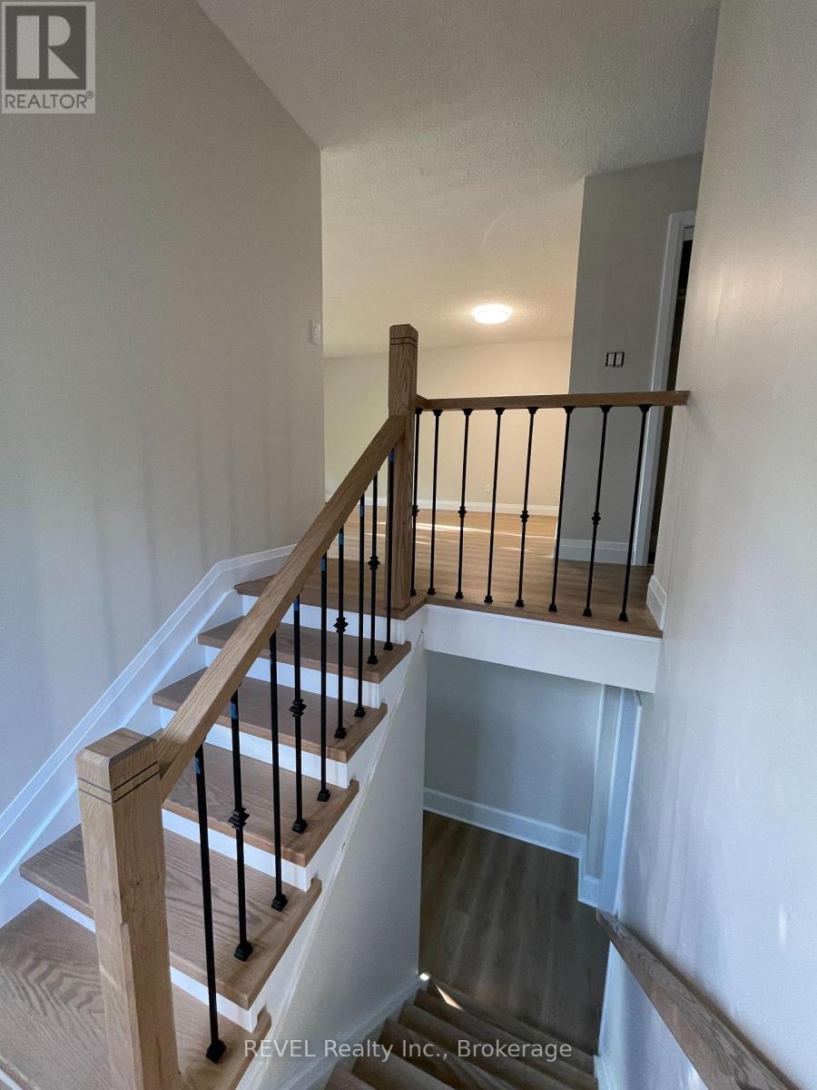 114 Bartlett Street, Thorold, Ontario  L2V 4Y5 - Photo 3 - X13234390