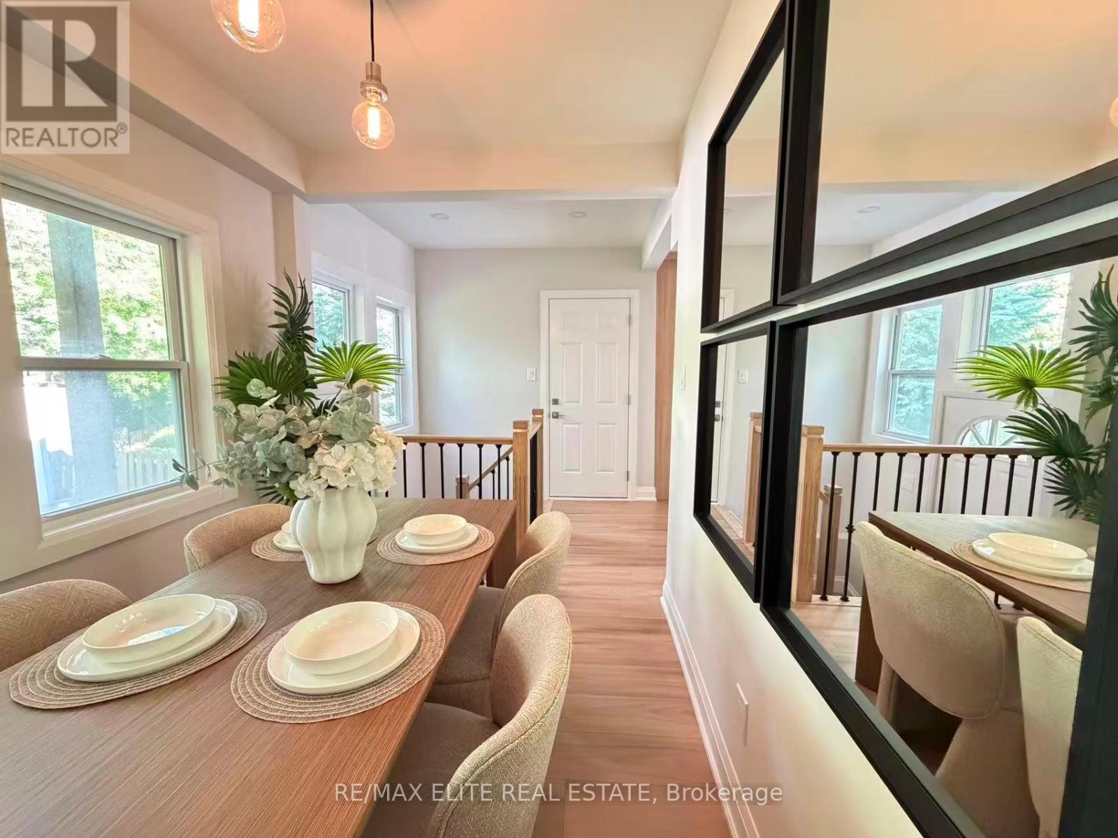 9 WOODFORD PARK ROAD, Toronto, Ontario